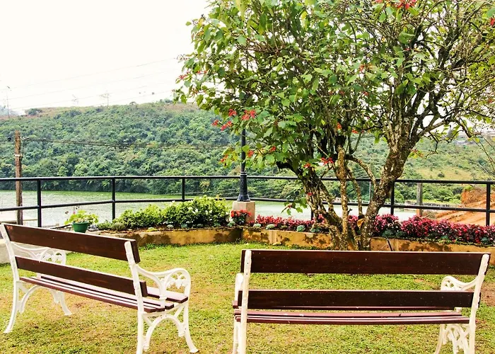 Lakeside Cottages